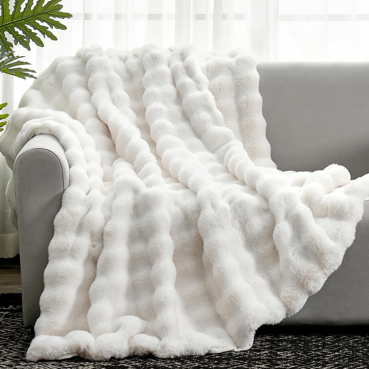 Cozy Bliss Faux Fur Throw Blanket for Couch, Fuzzy Soft Plush Thick Bubble Blanket for Sofa Bedroom Living Room, 50 * 60 Inches Cream White